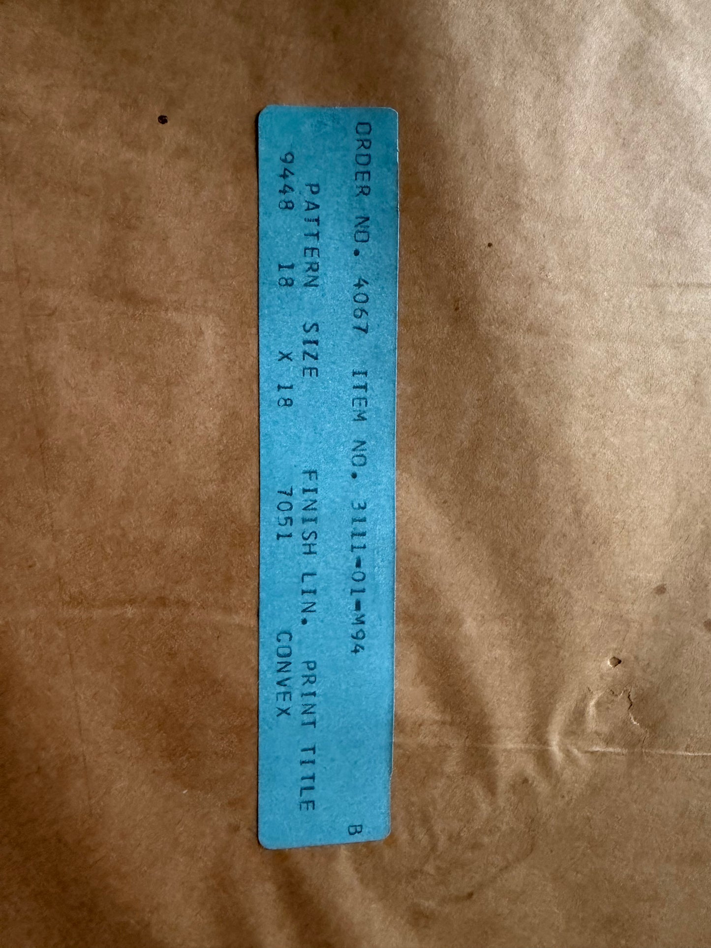 Vintage Colonial Revival Federal Eagle Round Convex Giltwood Mirror — Made in America by AJ Olson Co. (Mississippi), 20th Century