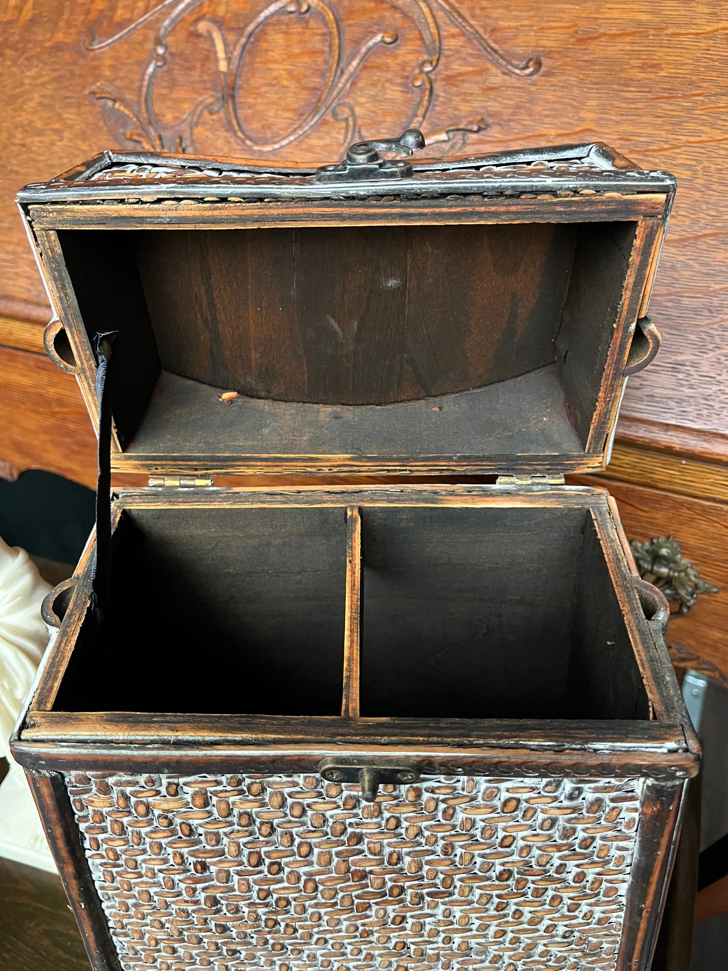 Decorative Wine Storage Box With Bamboo Handle