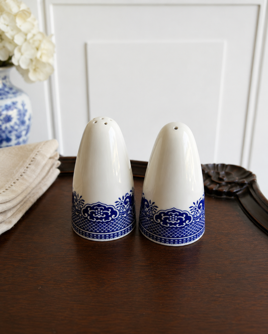 Vintage Blue Willow Salt and Pepper Shakers, Blue and White Porcelain Shaker Set, Chinoiserie Kitchen Decor, Grandmillennial Tableware