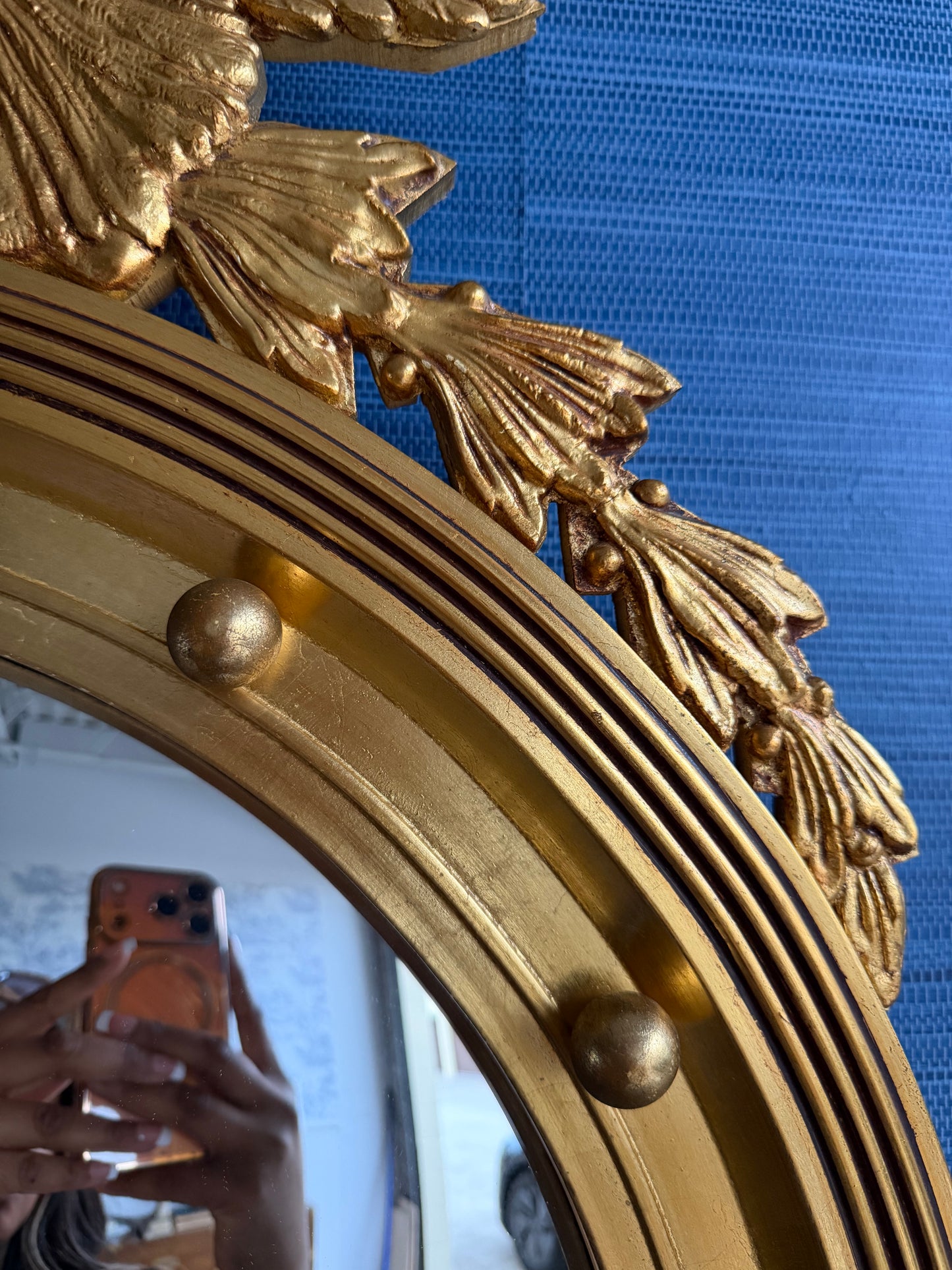 Vintage Colonial Revival Federal Eagle Round Convex Giltwood Mirror — Made in America by AJ Olson Co. (Mississippi), 20th Century