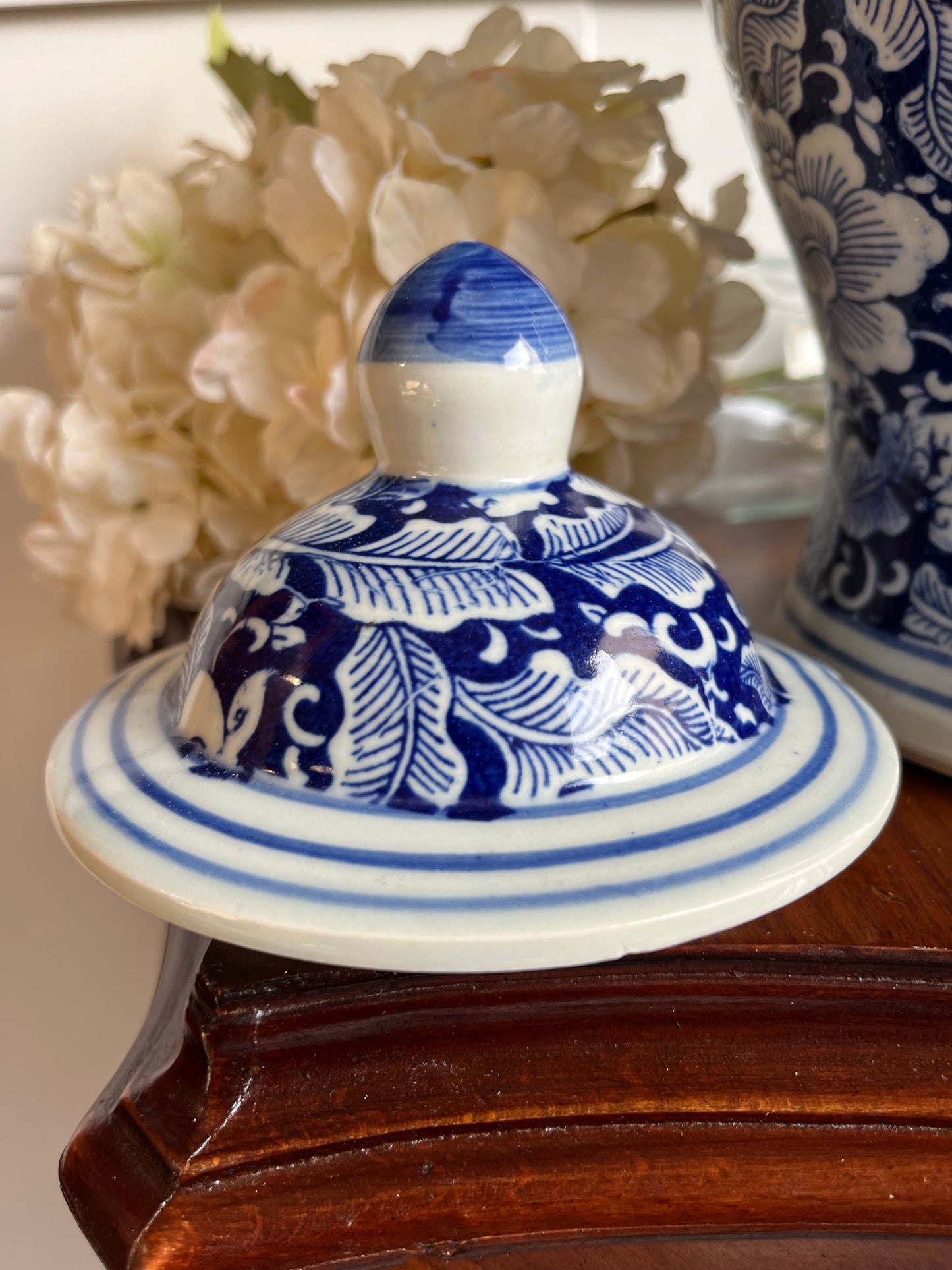 Vintage Cobalt Blue & White Ginger Jar – Chinoiserie Porcelain with Lid