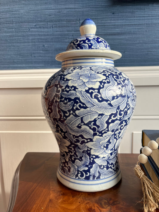 Vintage Cobalt Blue & White Ginger Jar – Chinoiserie Porcelain with Lid