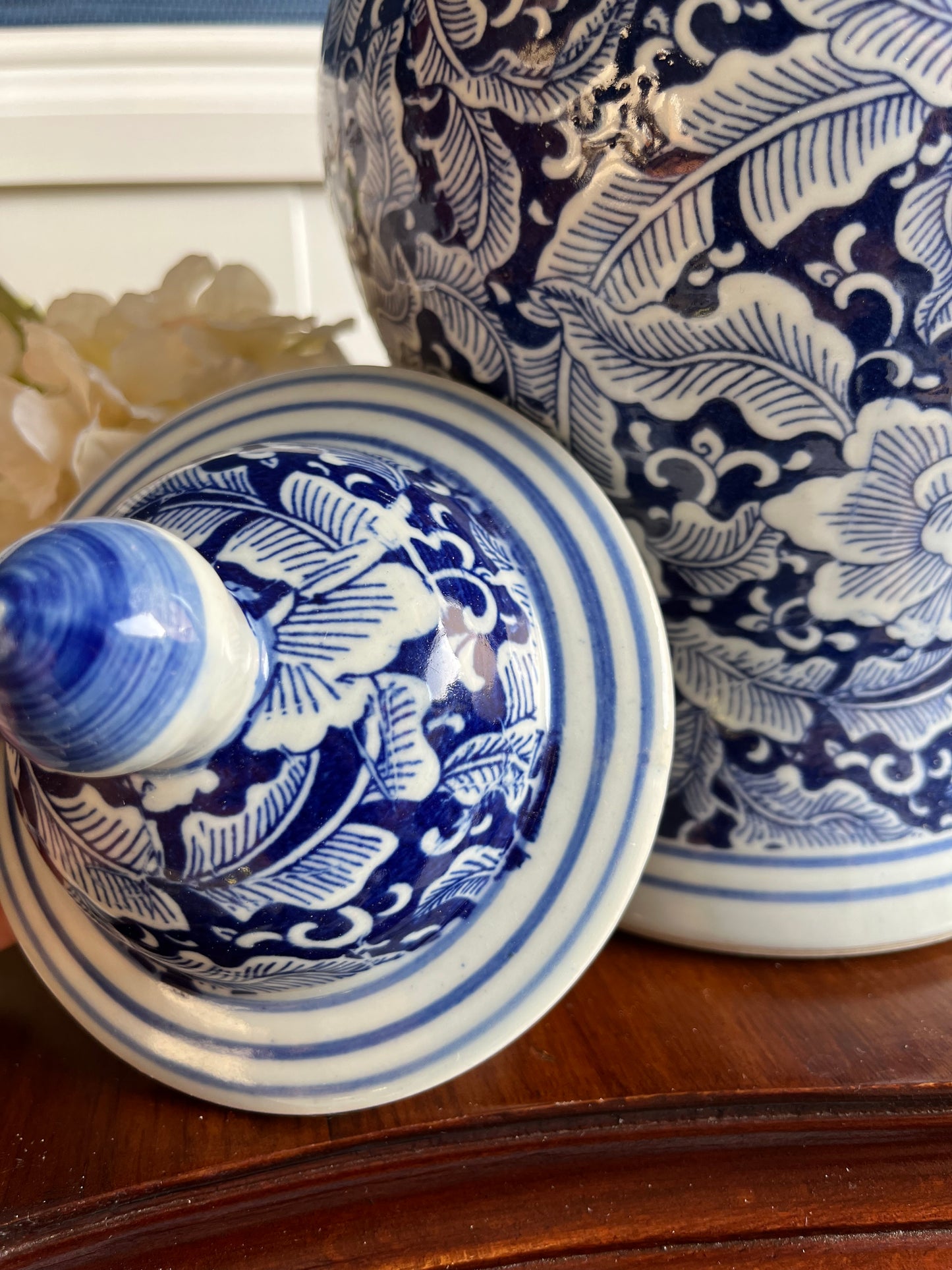 Vintage Cobalt Blue & White Ginger Jar – Chinoiserie Porcelain with Lid