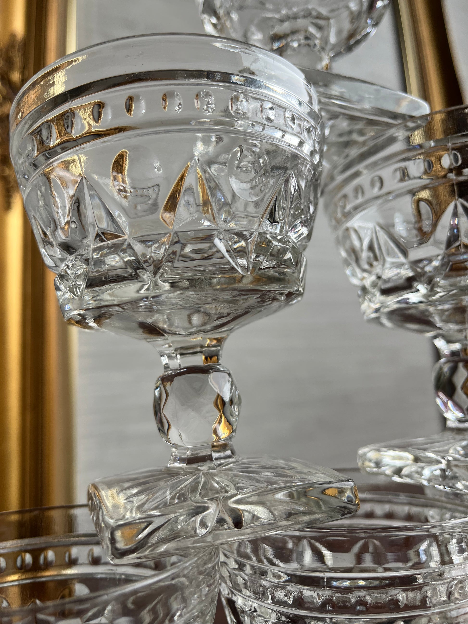 Lot of 4 Clear Glass Wine Glasses Goblets Gold Rim Barware Luminarc France  7 5/8